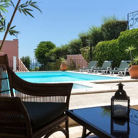 Com Piscina *