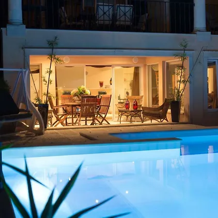 Com Piscina *